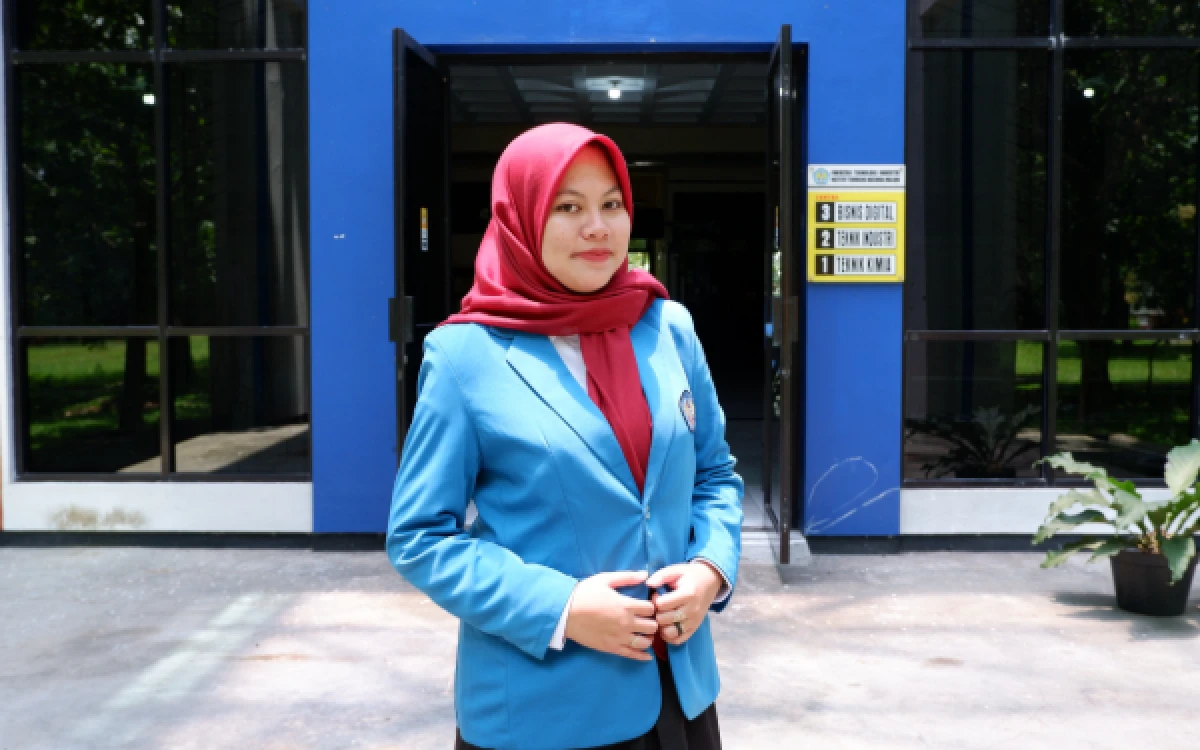 Thumbnail Berita - Plastik dari Singkong Ini Bisa Dimakan, Karya Lulusan Terbaik ITN Malang