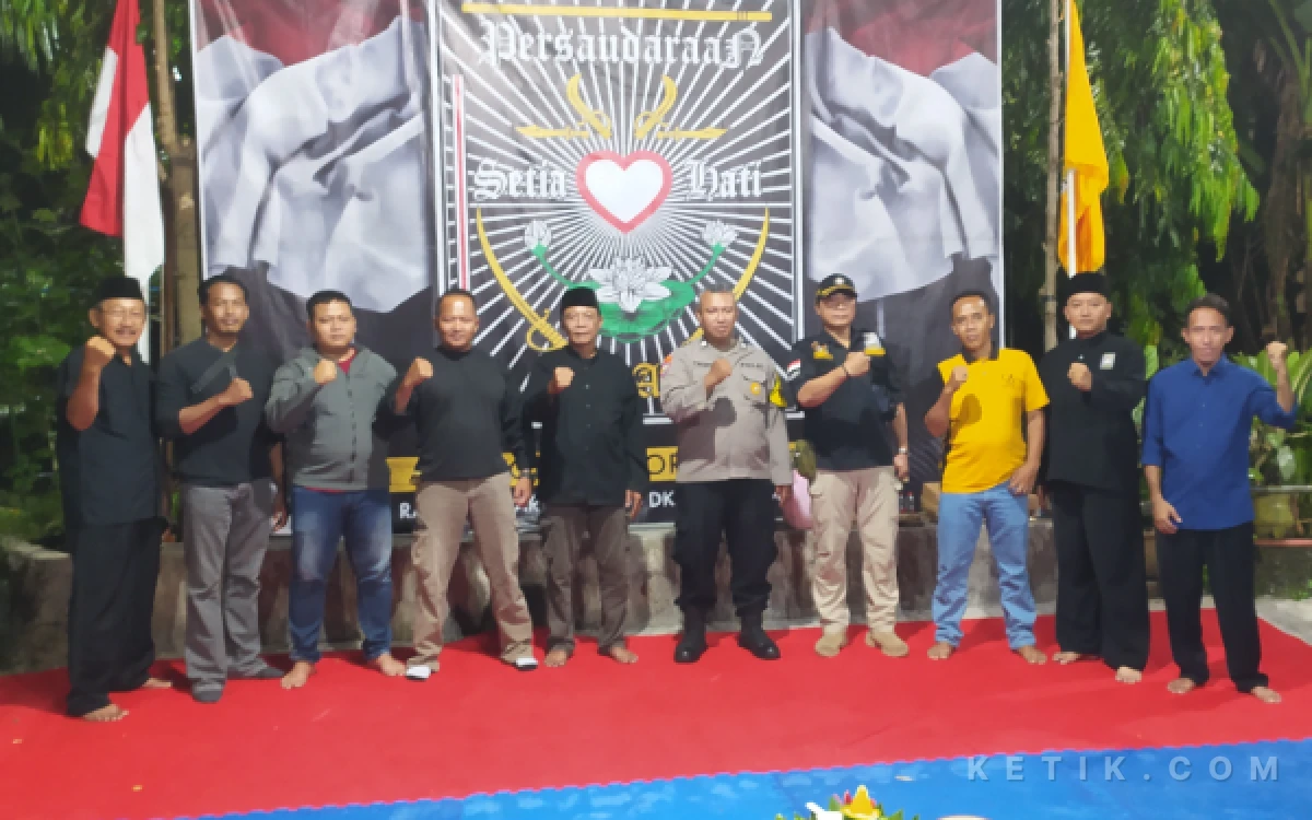 Thumbnail Berita - PSHT Rayon Oro-oro Ombo Madiun Gelar Temu Kadhang dan Halalbihalal, Ratusan Warga Hadir