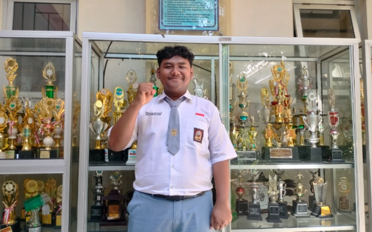 Thumbnail Berita - Sempat Ragu Saat Pilih Jurusan, Siswa SMKN 4 Ini Lolos SNBP ke Universitas Brawijaya Lewat Strategi Baca Peluang