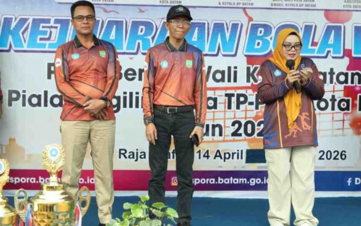 Thumbnail Berita - Hadir di GOR Raja Djafar, Haji Aweng Kurniawan Apresiasi Kejuaraan Voli Piala Wali Kota Batam 2026