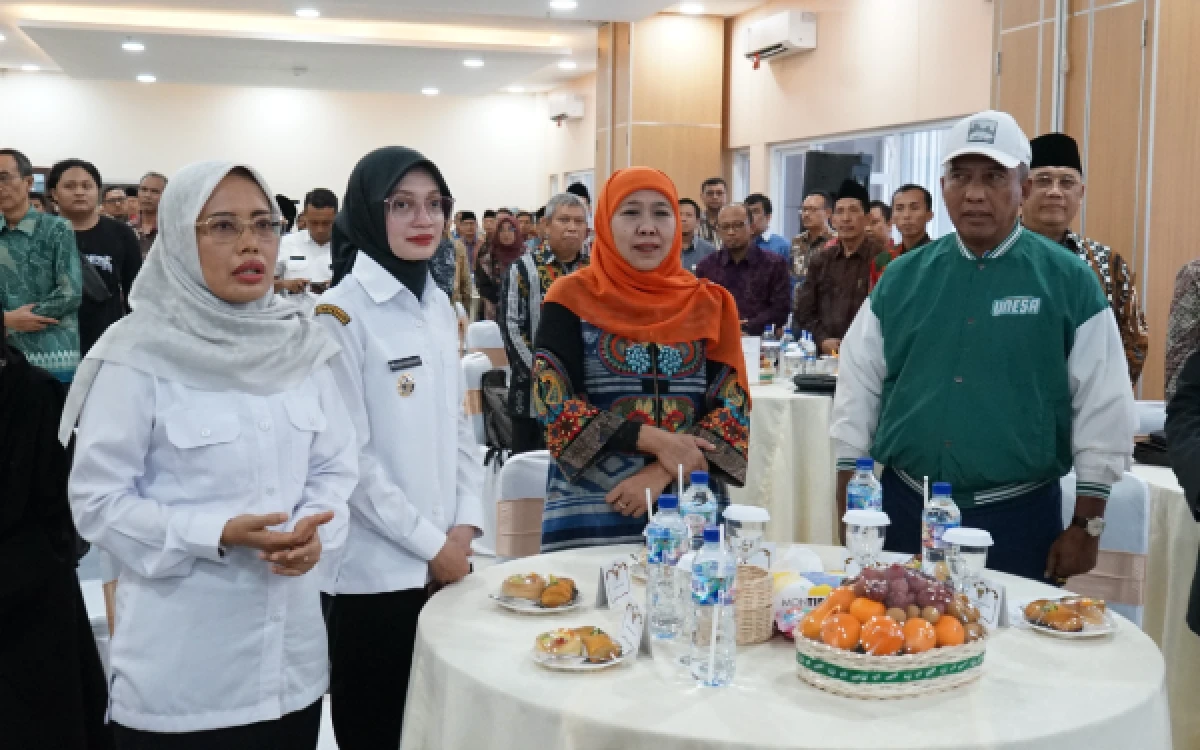 Thumbnail Berita - Mbak Wali Kediri Hadiri Rapat Kerja I Paguyuban Rektor PTN se-Jawa Timur, Perkuat Sinergi Riset untuk Kemandirian Daerah