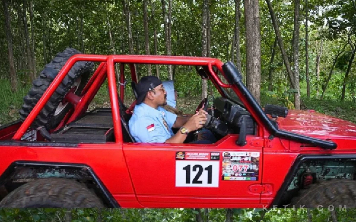 Thumbnail Berita - Bupati Anom Widiyantoro Apresiasi Pengembangan Wisata Alam Desa Penggarit Pemalang