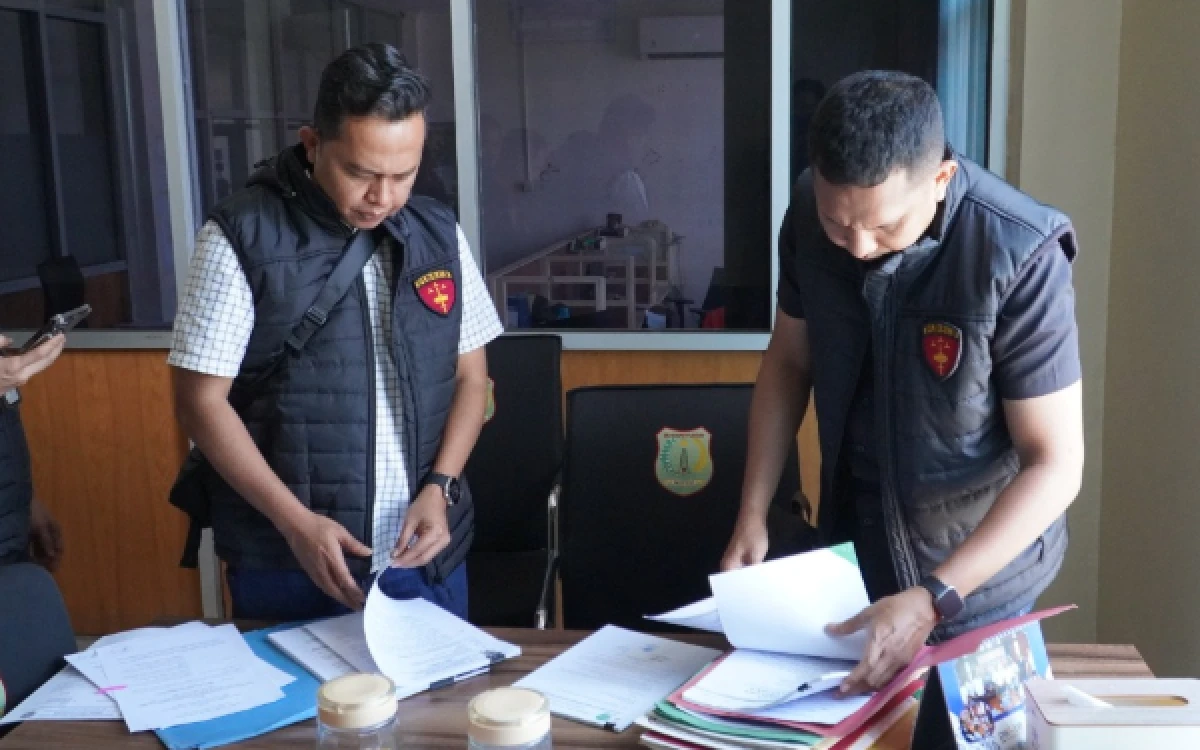 Thumbnail Berita - Kejati Sumsel Geledah Tiga Lokasi, Usut Dugaan Korupsi Pelayaran Sungai Lalan Muba