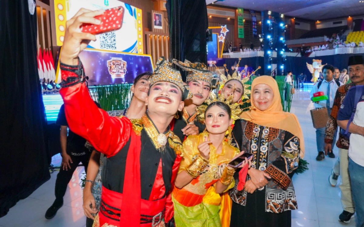 Thumbnail Berita - Peringati Hari Seni Sedunia 2026, Gubernur Khofifah Dorong Jadi Penguat Solidaritas dan Ekonomi Kreatif