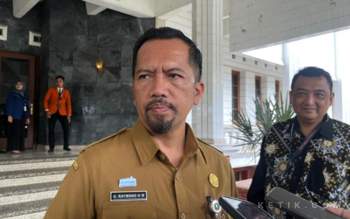 Foto Gamaliel Raymond Hatigoran, Plh Kepala DLH Kota Malang menjelaskan tentang perempesan 119 pohon untuk proyel NUFReP. (Foto: Lutfia/Ketik.com)