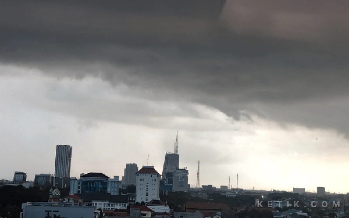 Thumbnail Berita - Prakiraan Cuaca Hari Ini, Kamis 16 April 2026: Jakarta dan Medan Berawan Tebal