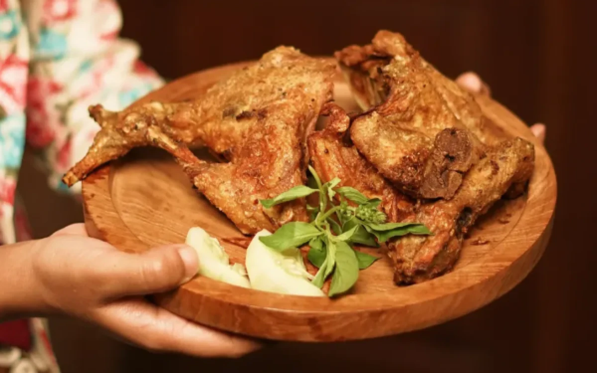 Thumbnail Berita - Ayam Goreng Tenes, Kuliner Legendaris Kota Malang yang Bikin Wisatawan Gagal Move On
