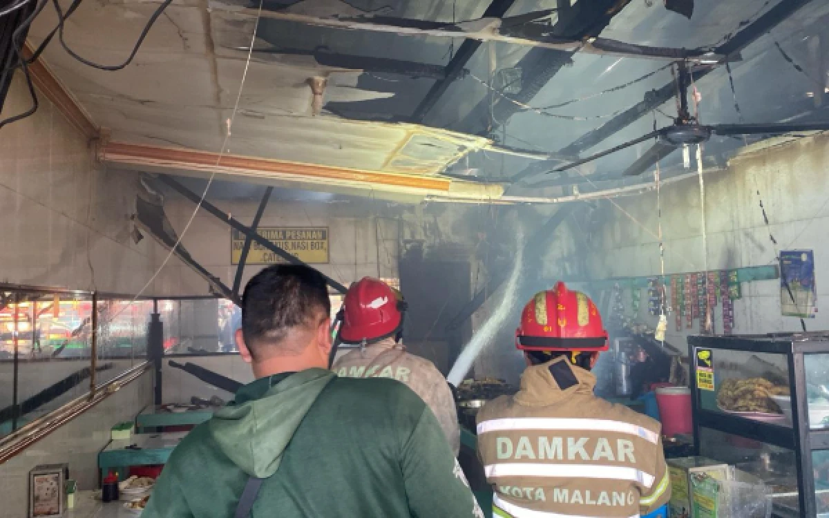 Thumbnail Berita - Saluran Gas Elpiji Bocor, Warung Makan Tegal di Kota Malang Ludes Terbakar