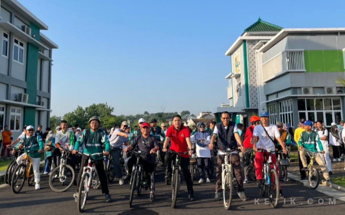 Thumbnail Berita - Krisis Energi Disikapi Aksi Nyata, UIN KHAS Jember Gaungkan Satu Hari Tanpa BBM