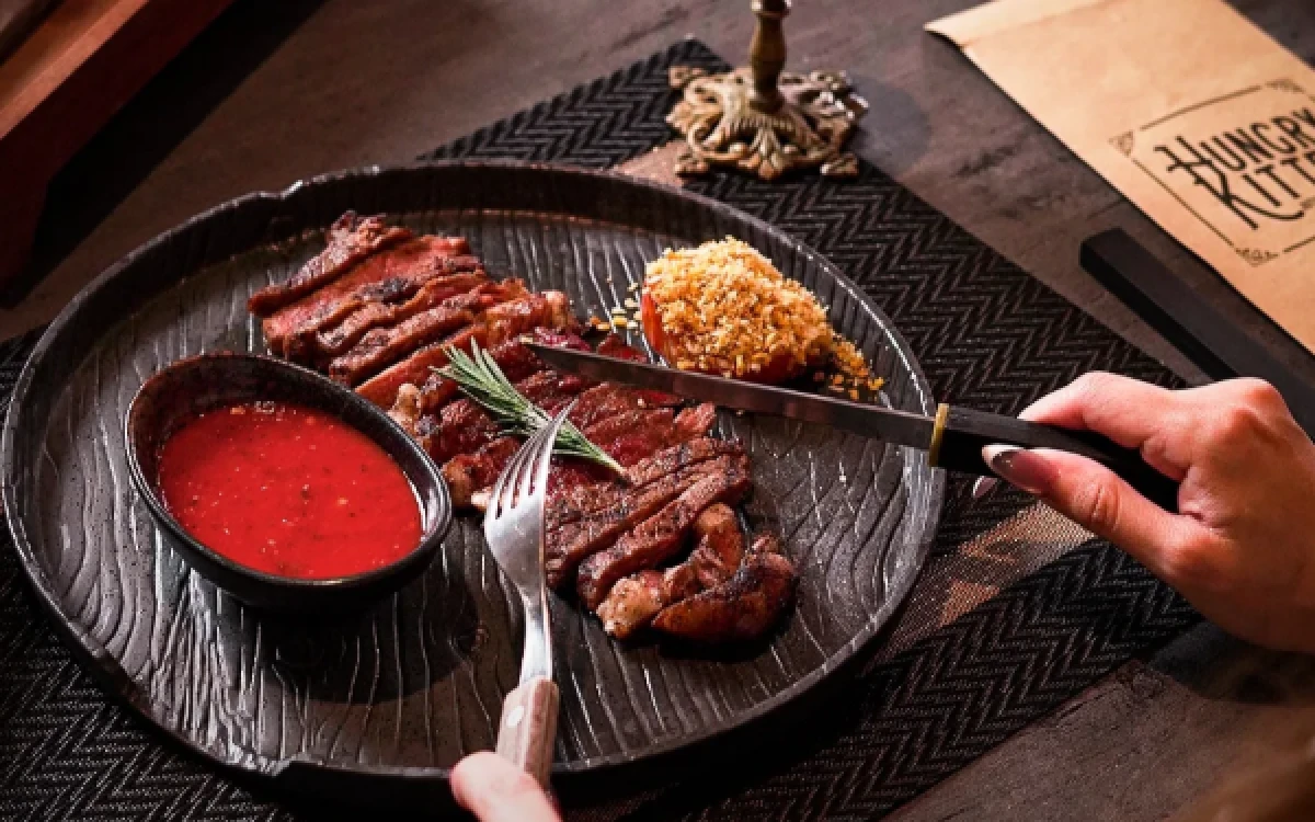 Thumbnail Berita - Pecinta Steak Wajib Coba! Hungry Kitten Hadirkan Olahan Daging Sapi Premium di Kota Malang