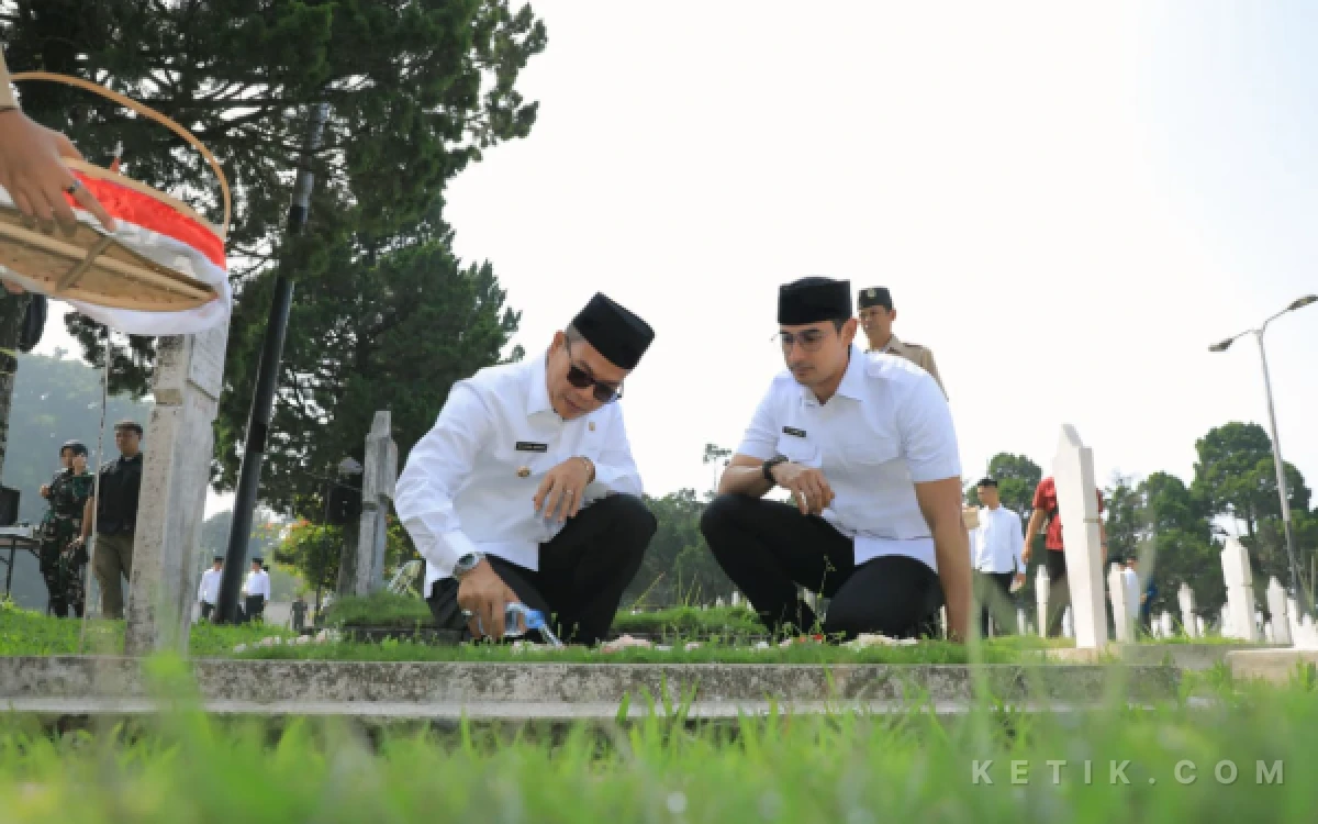 Thumbnail Berita - Ziarah Hari Jadi Kabupaten Bandung, Bupati Kang DS Tekankan Pentingnya Pengabdian dan Kepedulian Sosial