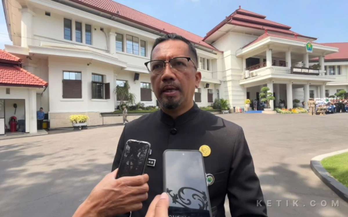 Foto Plh Kepala DLH Kota Malang Gamaliel Raymond Hatigoran menjelaskan tentang kebutuhan TPS di Kota Malang. (Foto: Lutfia/Ketik.com)