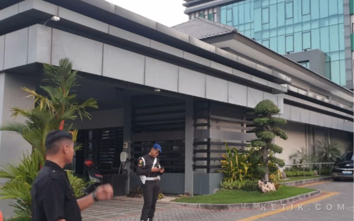 Thumbnail Berita - Kantor Dinas ESDM Digeledah Kejati Jatim, Ada Apa?