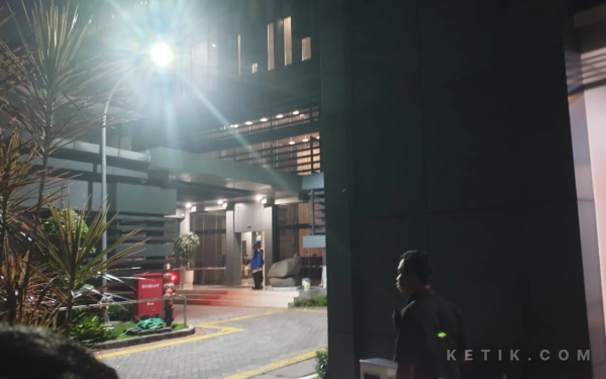 Thumbnail Berita - Maraton 7 Jam, Kejati Jatim Geledah-Angkut 4 Boks dari Kantor Dinas ESDM