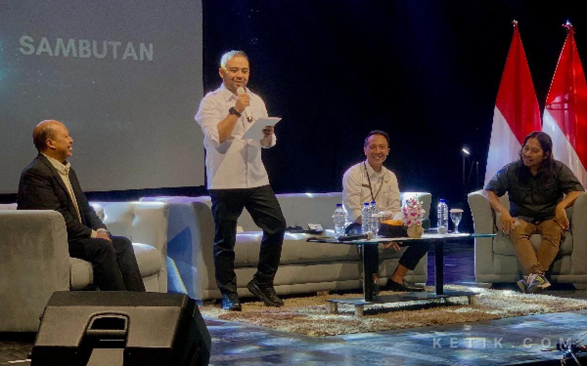 Foto Wakil Wali Kota Batu, Heli Suyanto menjadi keynote speaker di Workshop Penguatan kapasitas KIM Desa/Kelurahan se-Kota Batu. (Foto: Dafa Wahyu Pratama/Ketik.com)