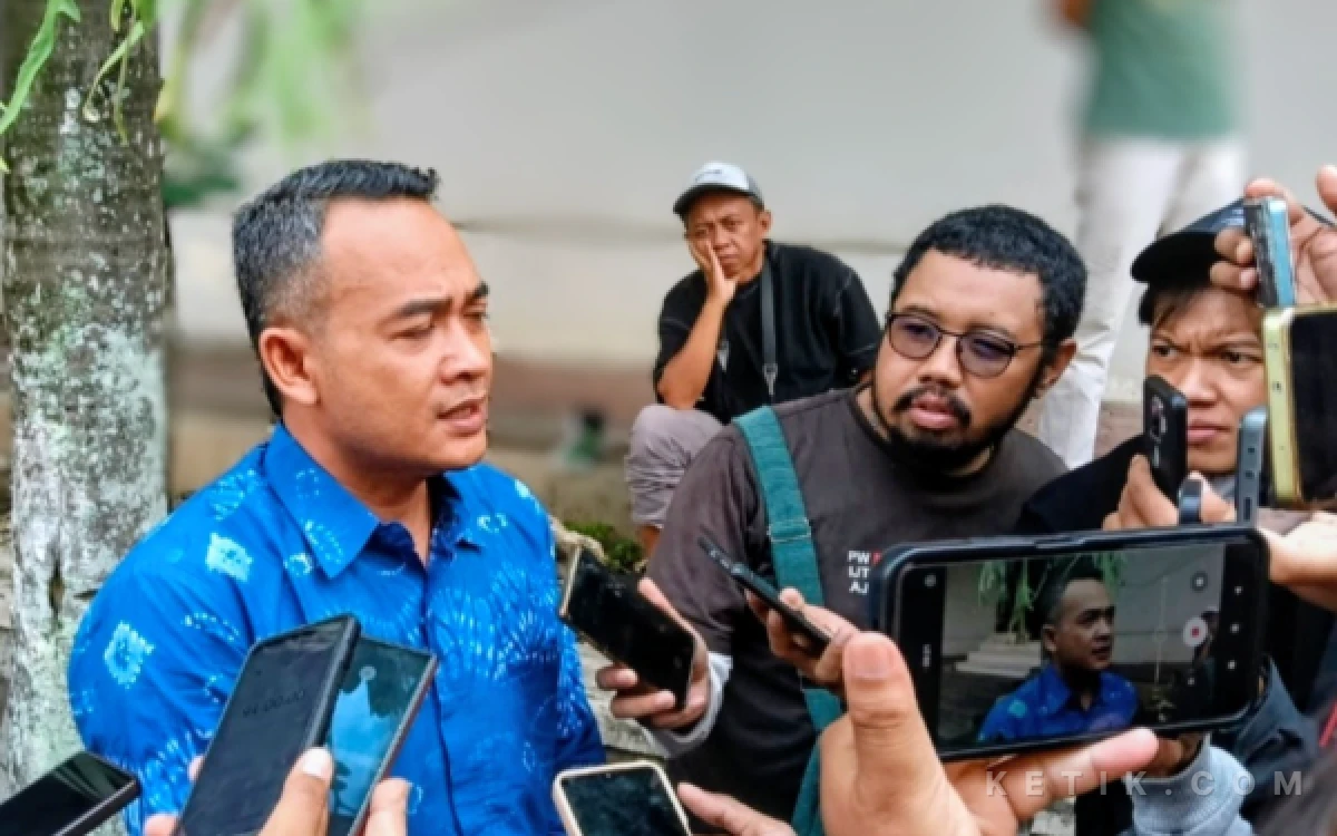 Thumbnail Berita - KPK Periksa Maraton Sejumlah Kepala OPD di Ruang Prajamukti Pemkab Tulungagung