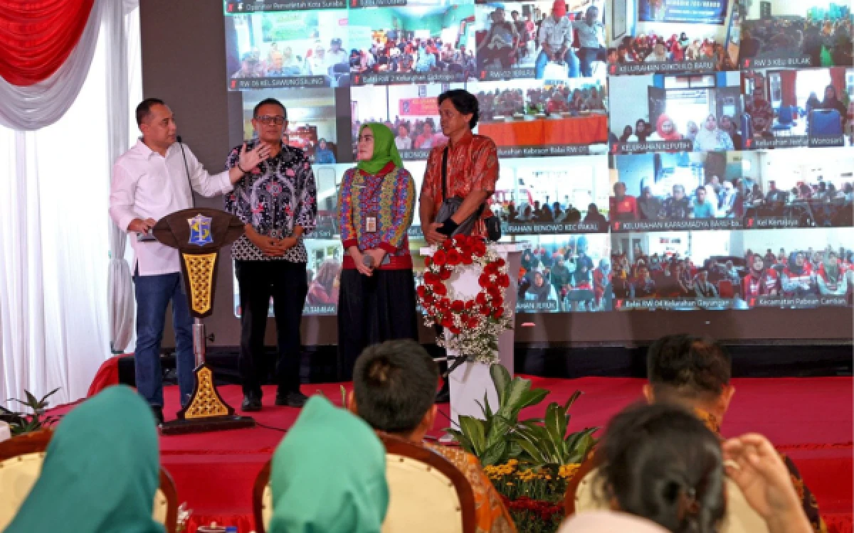 Thumbnail Berita - Kampung Pancasila 2026 Diluncurkan, Eri Cahyadi Turunkan ASN Dampingi Tiap RW di Surabaya