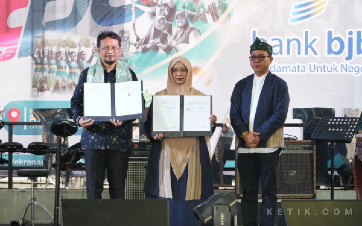 Thumbnail Berita - Usai Buka Bandung Bedas Expo 2026, Bupati KDS Langsung Tinjau Lokasi Banjir