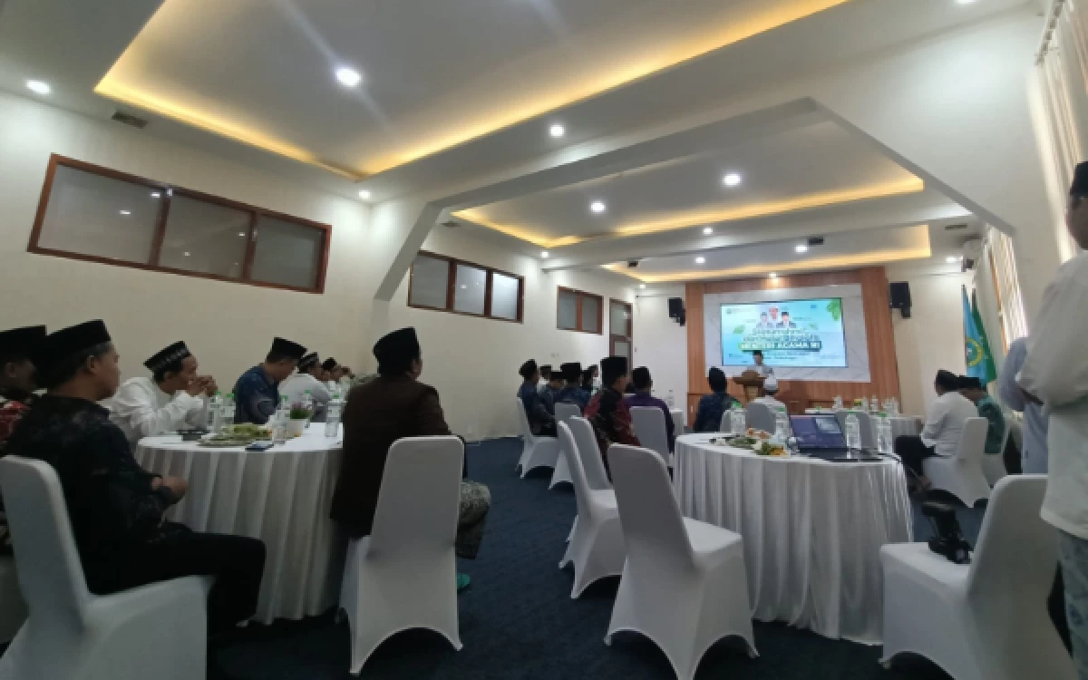 Thumbnail Berita - Kunjungi Ponpes Nurul Jadid, Menteri Agama Dorong Pesantren Bangkitkan Semangat Baitul Hikmah