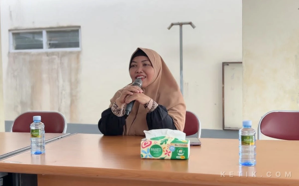 Foto Sosok di balik transformasi digital dan modernisasi fasilitas makam di Sleman, Retno Handayani SE. Di bawah kepemimpinannya, UPTD TPU Sleman menghadirkan layanan kremasi berteknologi tinggi yang ramah lingkungan dan bebas biaya retribusi bagi seluruh warga. (Foto: Istinewa)