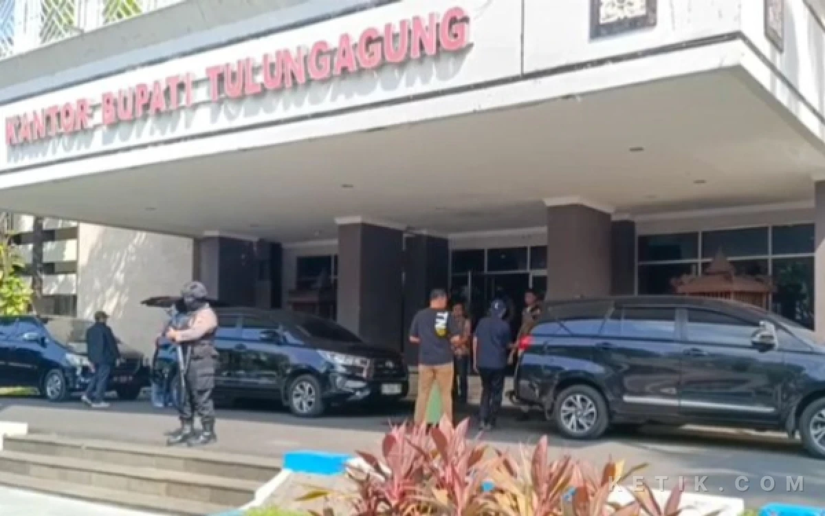 Thumbnail Berita - Belum Usai! KPK Geledah Pemkab Tulungagung