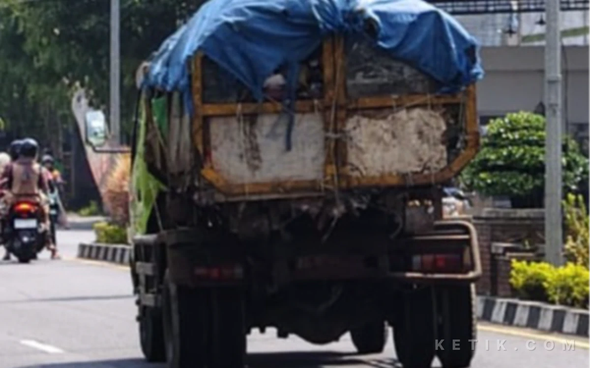 Thumbnail Berita - DLH Trenggalek Akui Banyak Armada Pengangkut Sampah Rusak, Begini Penjelasannya