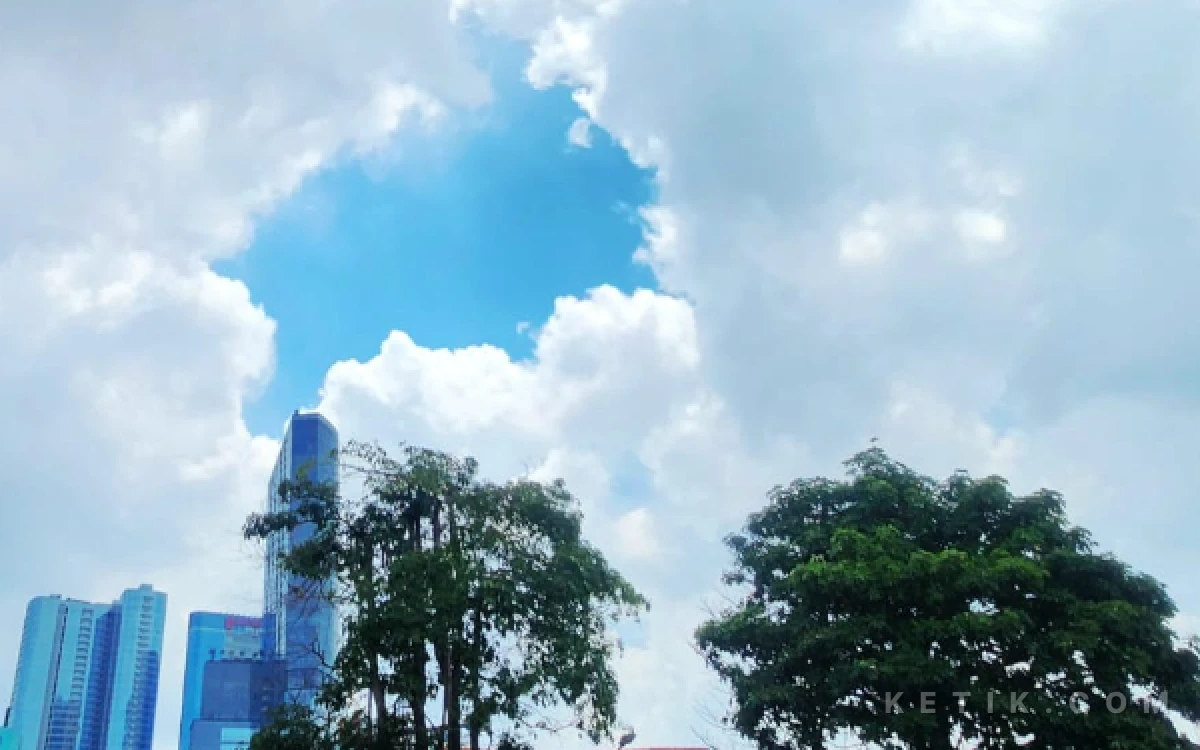 Thumbnail Berita - Prakiraan Cuaca Hari Ini Sabtu 18 April 2026: Jakarta dan Bandung Cerah