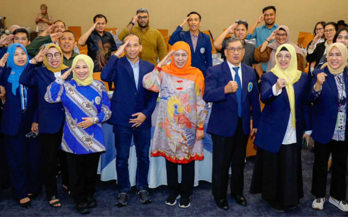 Thumbnail Berita - Hadiri Muswil IKA UNAIR, Khofifah Tekankan Sinergi Indonesia Barat dan Timur