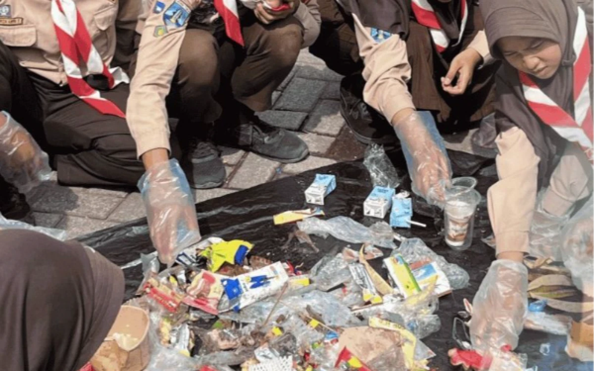 Thumbnail Berita - Pramuka Jatim Kembangkan Program Pemanfaatan Limbah MBG