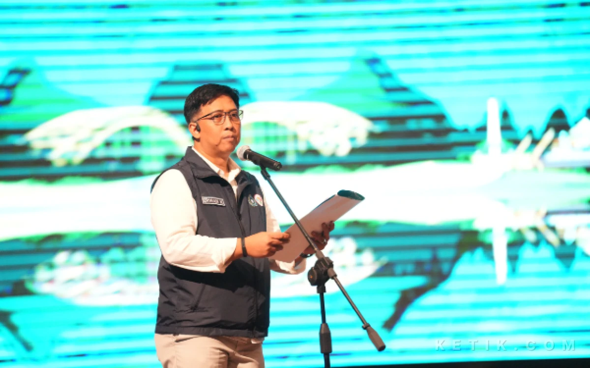 Foto Kepala Bapenda Kab Bandung Erwan Kusuma saat Sosialisasi Optimalisasi Penerimaan Opsen PKB dan Opsen BBNKB, yang digelar Bapenda, di Gedong Budaya Soreang, Sabtu (18/4/26).(Foto:Iwa/Ketik.com)