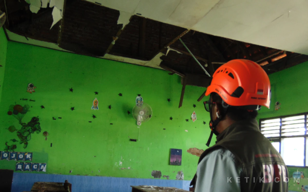 Thumbnail Berita - Anggota DPRD Siap Bantu Pokir untuk SDN Sidokepung Sidoarjo, Dinas Pendidikan Perbaiki 54 Sekolah Rp 47 M