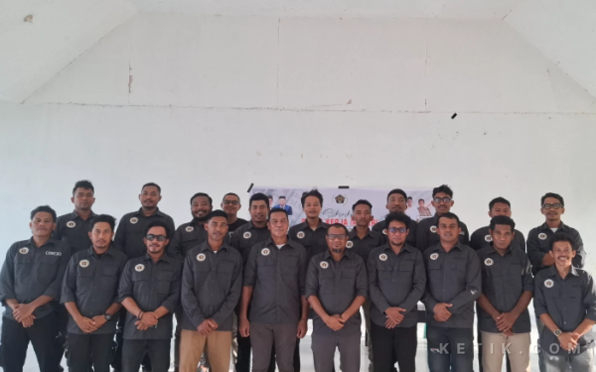 Foto Pembina dan seluruh jajaran PWI Halmahera Selatan (Foto: Mursal/Ketik.com)