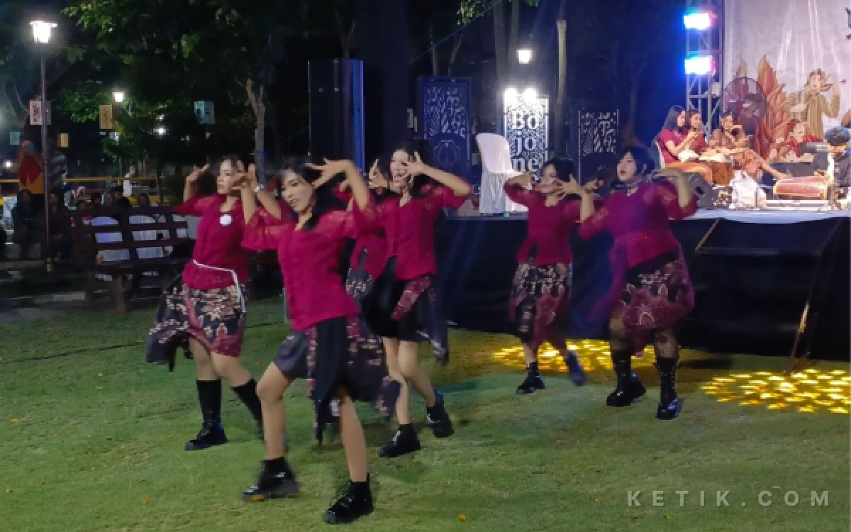 Foto Saat  seni  Budal tampil  cukup gayeng dengan penampilan Campursari Modern  kreatif inovatif  (foto Diskominfo Bojonegoro, )