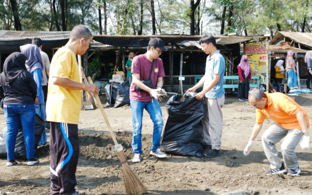 Thumbnail Berita - Korve Jumat di Pantai Sumur Pandan, Pemkab Pemalang Dorong Wisata Bersih dan Asri