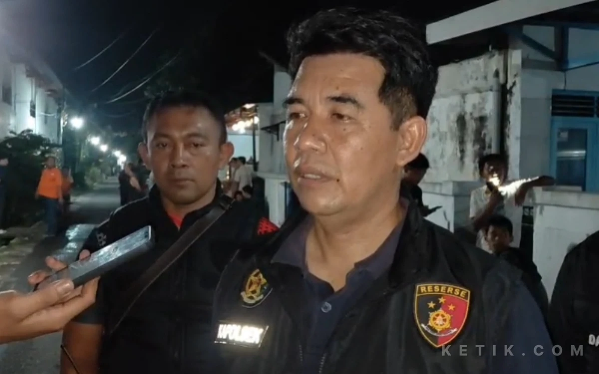 Thumbnail Berita - Kapolsek Kartoharjo Kota Madiun terkait Kebakaran Gudang Kosong: Penyebabnya Masih Kita Dalami