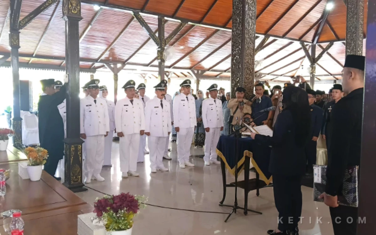 Thumbnail Berita - Resmi Dilantik! Bupati Brebes ‘Warning Keras’ Kades PAW Soal Dana Desa, Kemiskinan hingga Stunting Jadi Taruhan ‎