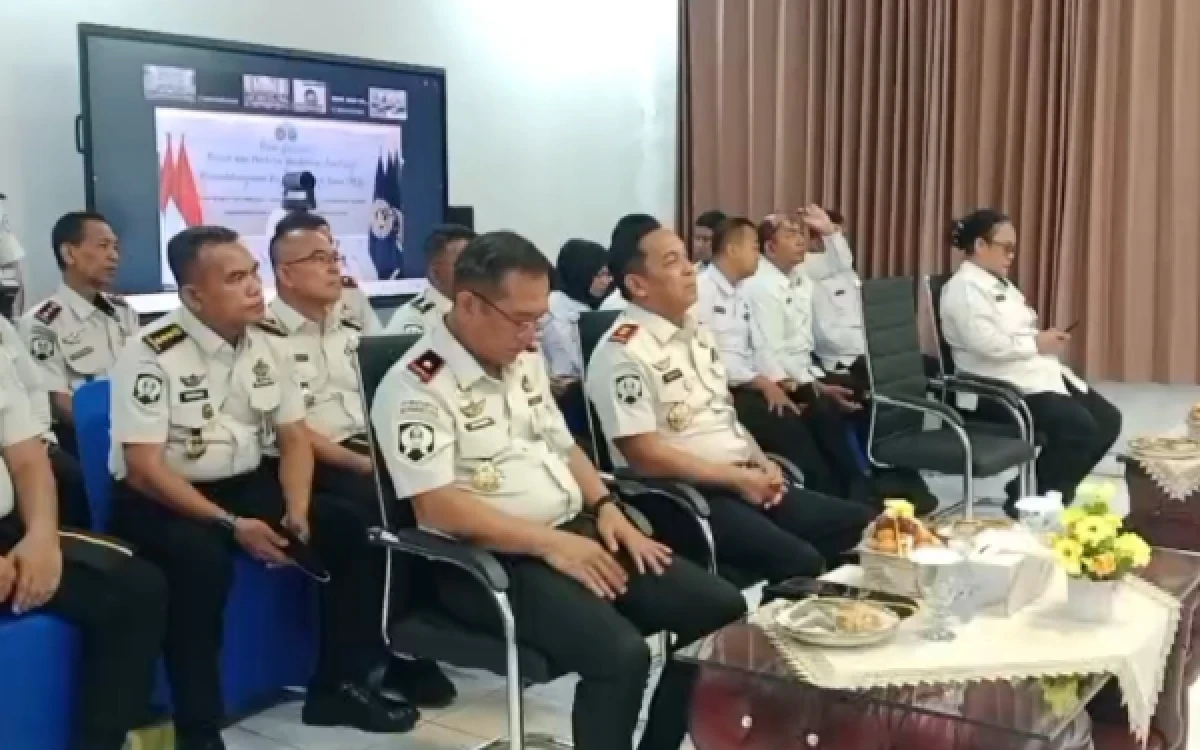 Foto Sejumlah pejabat berfoto bersama usai penandatanganan perjanjian kerja sama antara BNNP Sumatera Selatan dan Kanwil Ditjenpas Sumsel di Palembang, Senin 20 April 2026. (Foto : Yola/Ketik.Com)