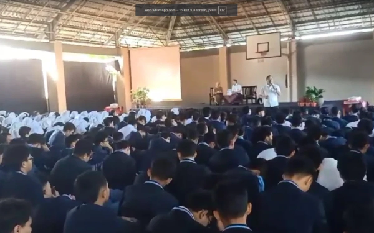 Thumbnail Berita - Polresta Malang Kota Sambangi SMAN 8, Edukasi Siswa Bahaya Kejahatan Siber dan Judol