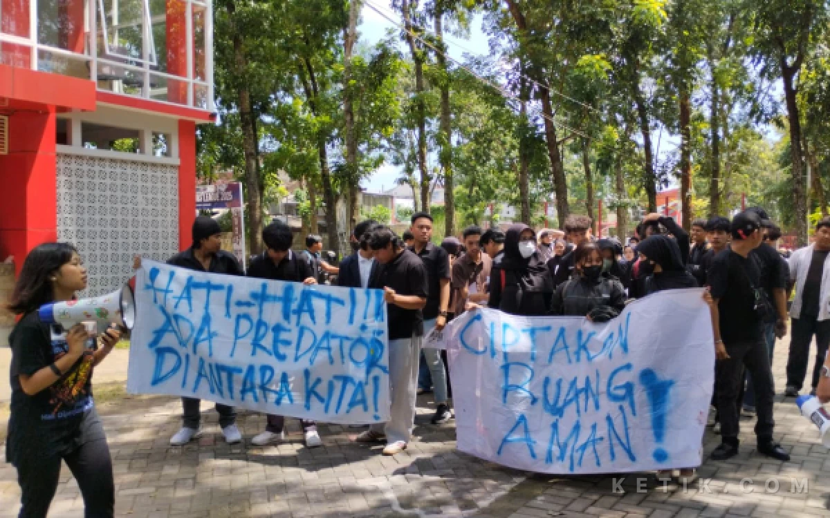 Thumbnail Berita - Mahasiswa Gelar Aksi Desak Pengusutan Kasus Dugaan Pelecehan Seksual di Kampus UNEJ