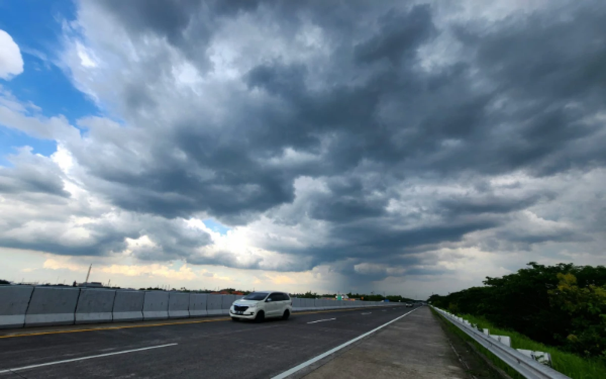 Thumbnail Berita - Kota Surabaya dan Mojokerto Diprakirakan Berawan 21 April 2026, Cek Info Cuaca Jawa Timur