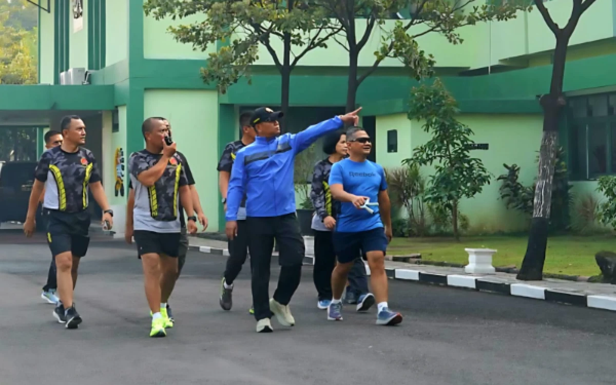 Thumbnail Berita - Langkah Sehat Danrem 084 Bhaskara Jaya, Momentum Pererat Kebersamaan Prajurit