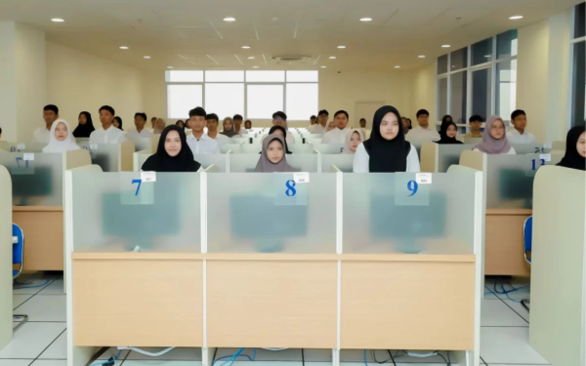 Thumbnail Berita - Hari Pertama UTBK Unair 2026, 37 Peserta Tak Hadir