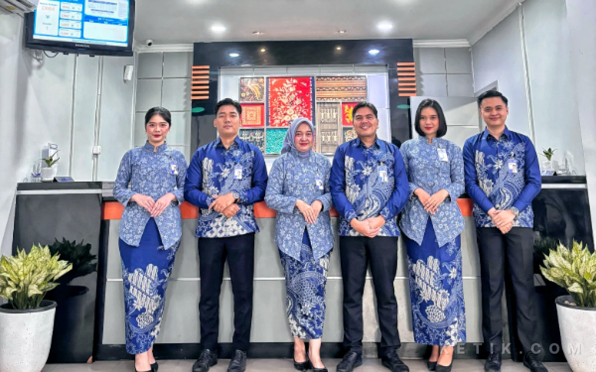 Thumbnail Berita - Cinta Budaya dan Nilai Juang, Pekerja BRI Kotapinang Kenakan Batik di Hari Kartini