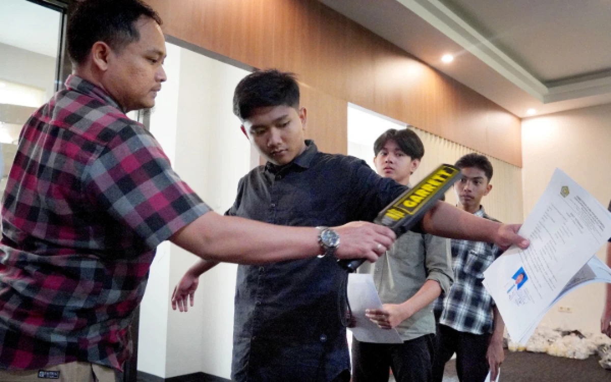 Thumbnail Berita - Cegah Joki dan Earphone, UB Siagakan Ratusan Alat Deteksi di UTBK SNBT 2026