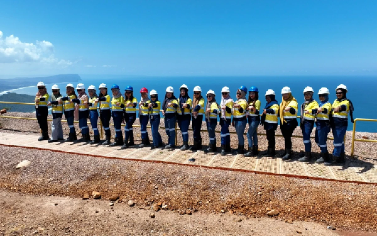 Foto Karyawan PT BSI