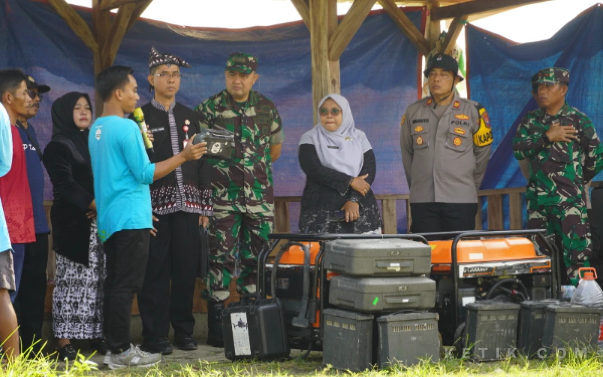 Thumbnail Berita - Uji Coba Drone Pemupukan Padi Digelar di Dander Bojonegoro, Dorong Efisiensi Pertanian Modern