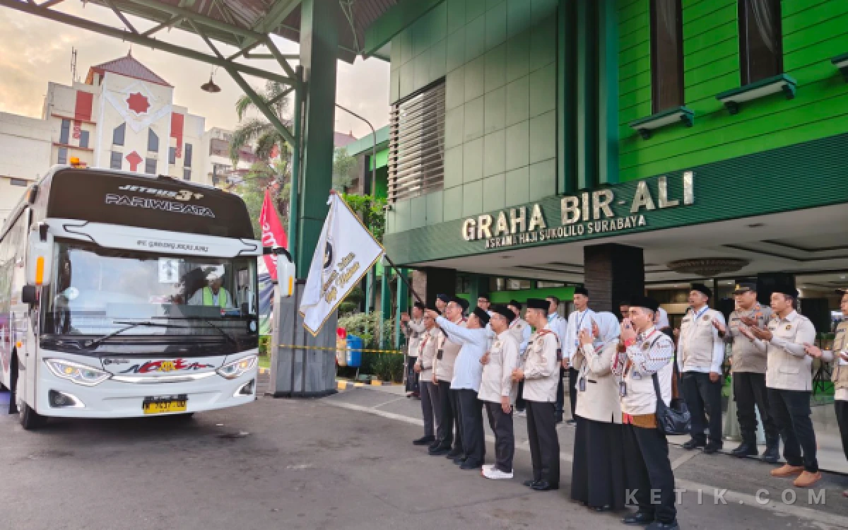 Thumbnail Berita - JCH 2026 Kloter 1 Embarkasi Surabaya Telah Berangkat, Kemenhaj: Full Seat