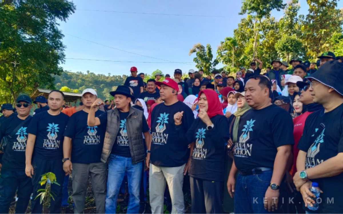 Thumbnail Berita - Peringati Hari Bumi Sedunia, Forkopimda Situbondo dan Masyarakat Lakukan Gerakan Tanam Pohon Bersama