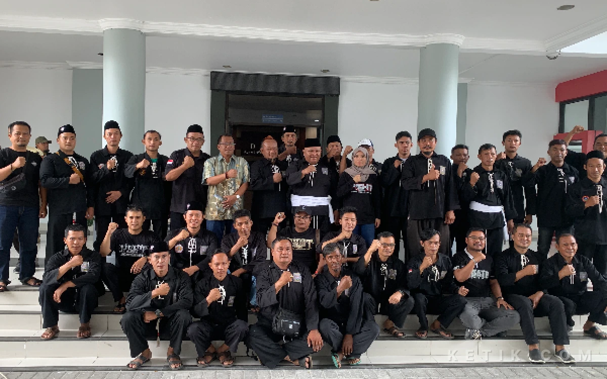 Thumbnail Berita - PSHT Blitar Desak Forkopimda Bertindak: Dualisme Sudah Inkrah, Stop Organisasi Abal-Abal!