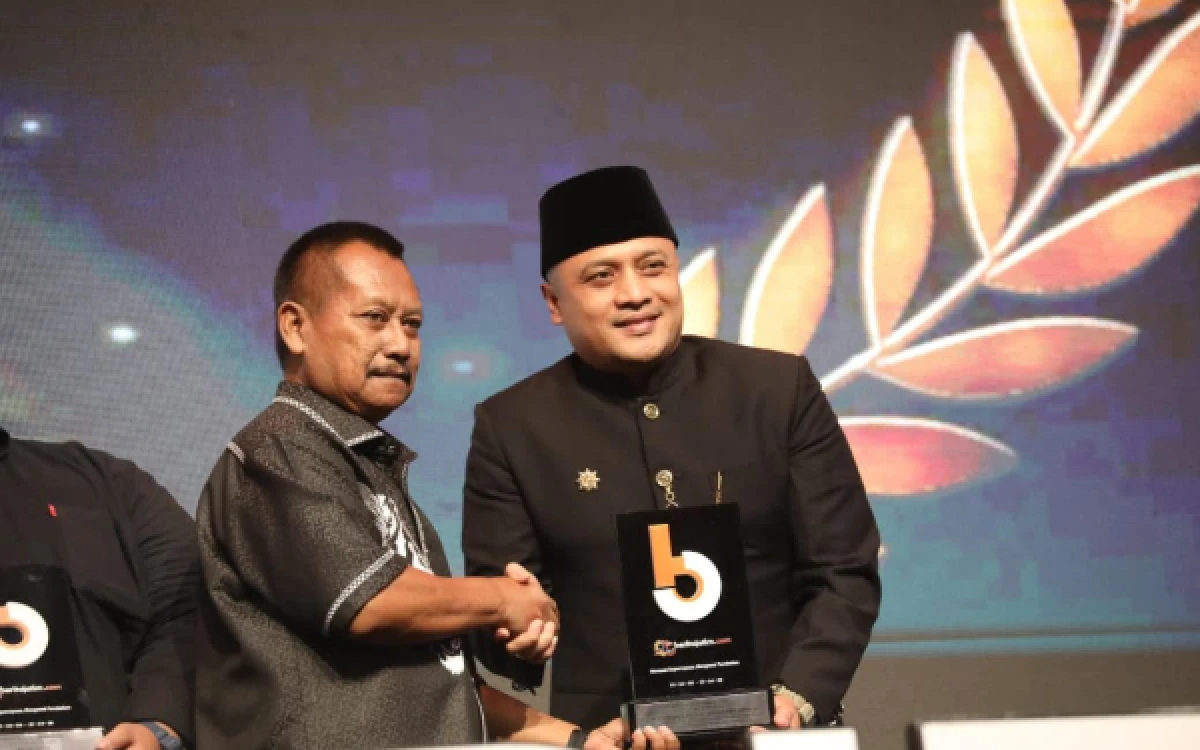 Thumbnail Berita - Tokoh Inspiratif 2026, Kabiro Adpim Pulung Chausar Perkuat Ekosistem Media Kolaboratif di Jatim